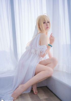 美女脱得一干二净
