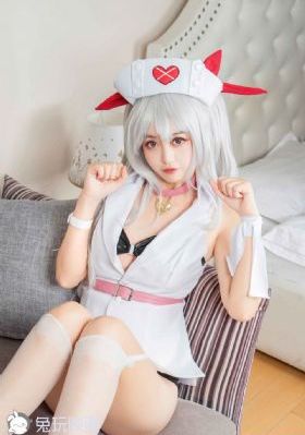 美女露出让男生揉的小说